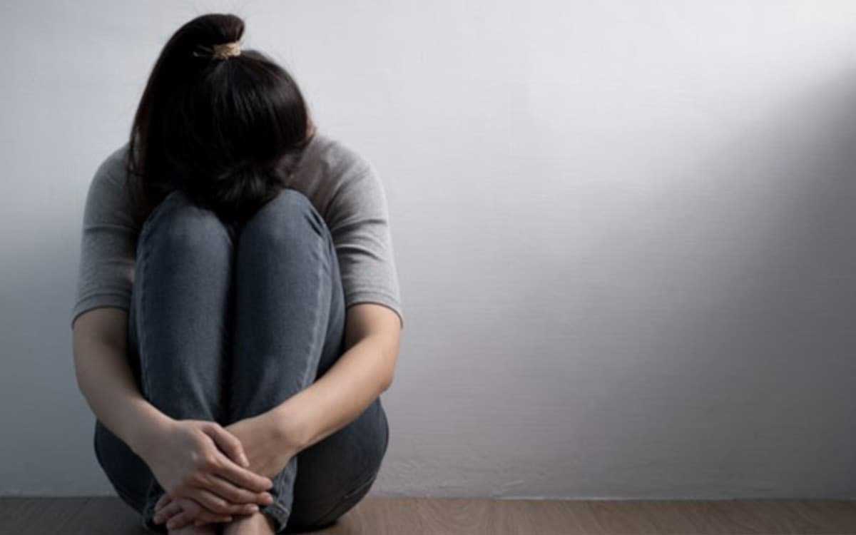 Detienen a pareja en Roma por esclavizar a hija de 14 años