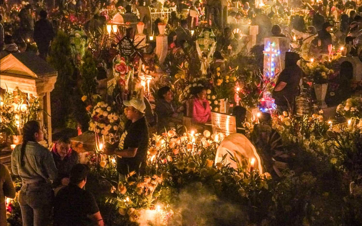 Día de Muertos | Más de 300 mil personas visitaron los panteones en CDMX | Fotos