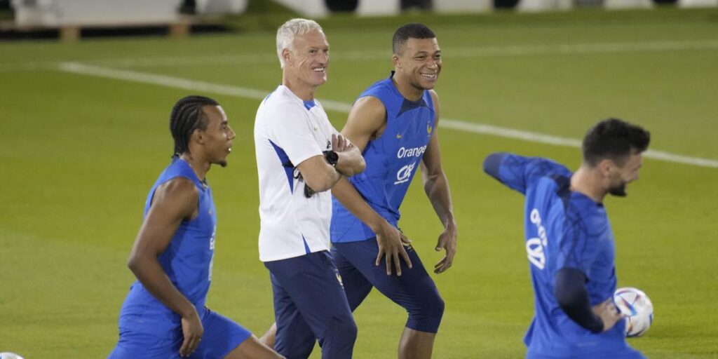 Dinamarca examina a una Francia que busca los octavos