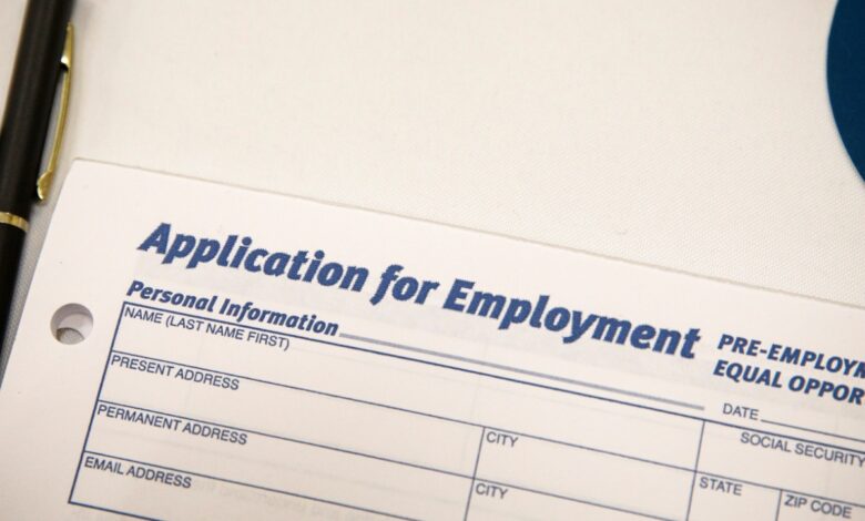 EU crea 261 mil puestos en octubre, supera previsiones; pero tasa de desempleo sube