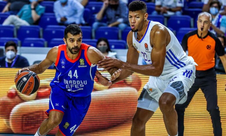 El Anadolu Efes retirará la camiseta de Kruno Simon