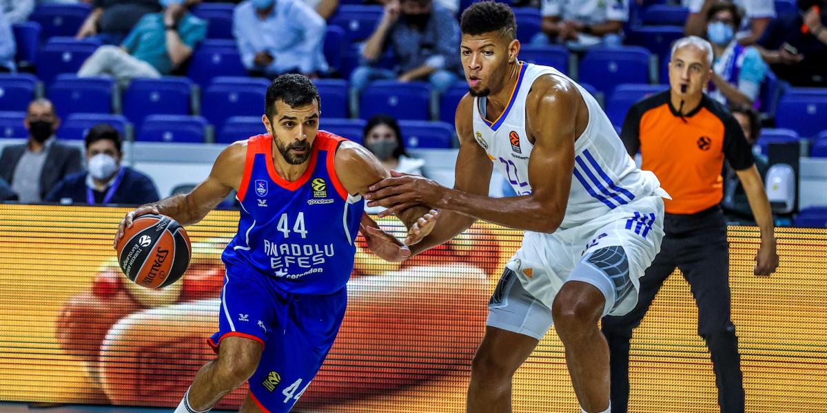 El Anadolu Efes retirará la camiseta de Kruno Simon