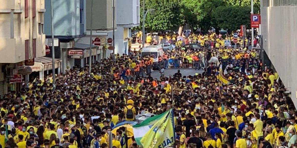 El Cádiz no quiere que sus aficionados se queden 'tirados'