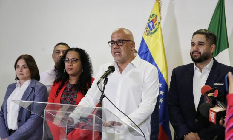 El Gobierno venezolano y la oposición acuerdan descongelar entre 3.000 y 5.000 millones de fondos estatales en el extranjero