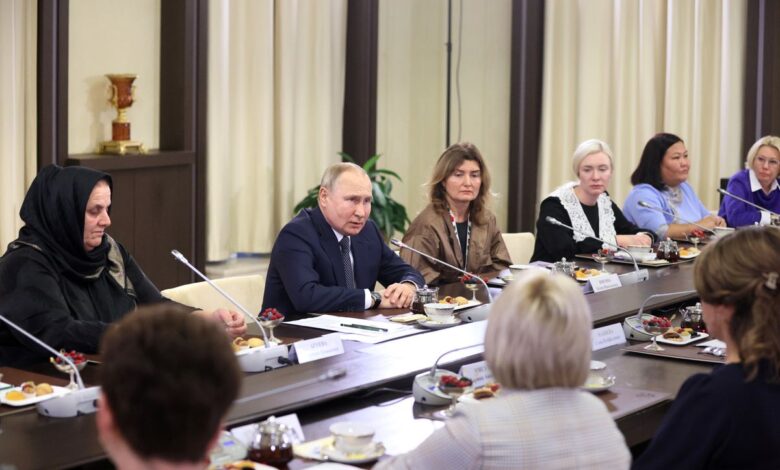 El Kremlin silencia el dolor de las mujeres rusas que critican la guerra de Ucrania