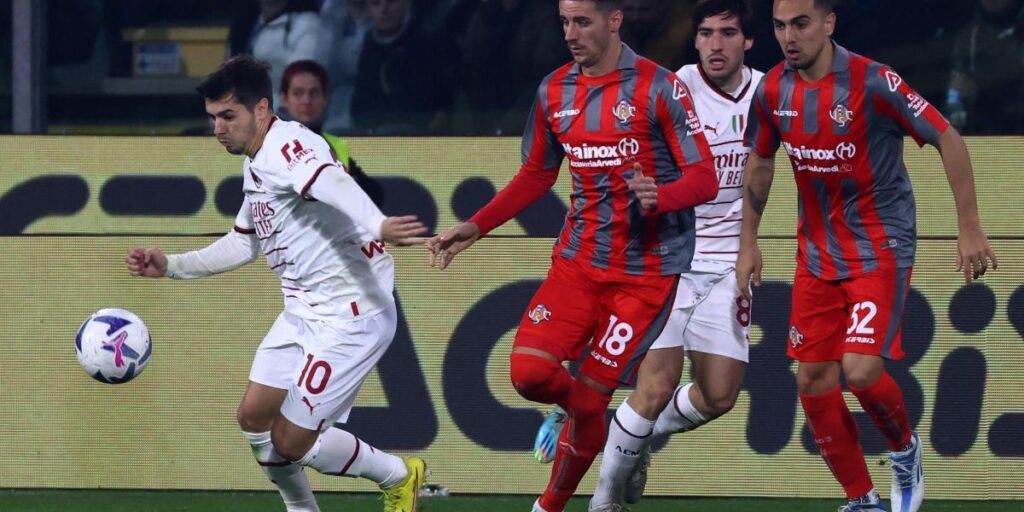 El Milan pincha y queda a 8 puntos del Nápoles