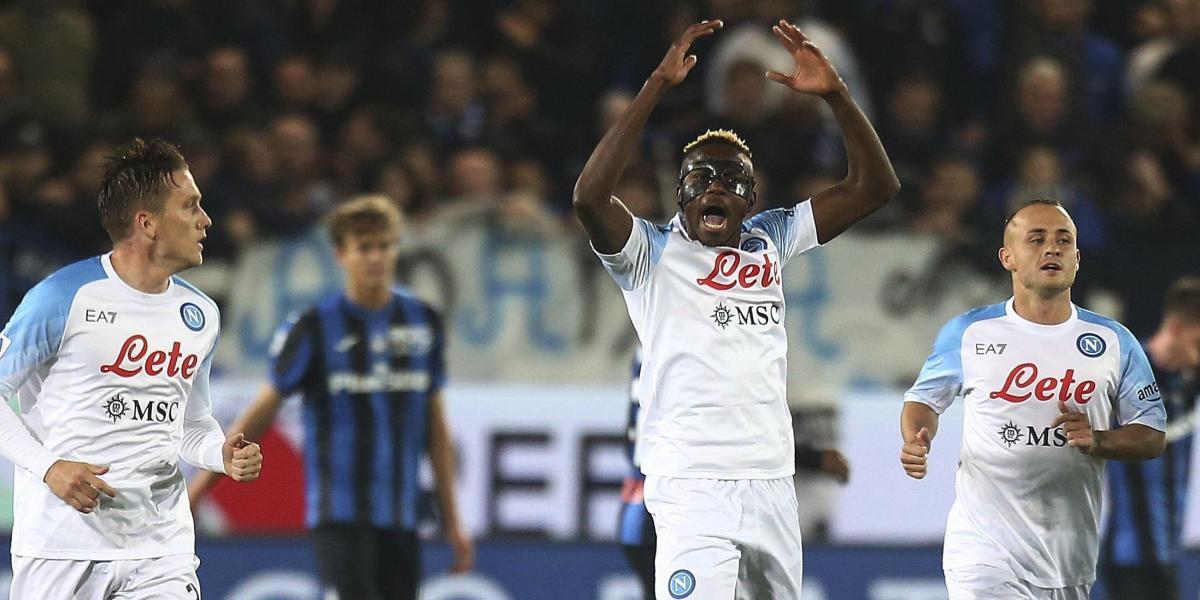 El Nápoles, lanzado hacia al 'scudetto', más líder tras ganar al Atalanta