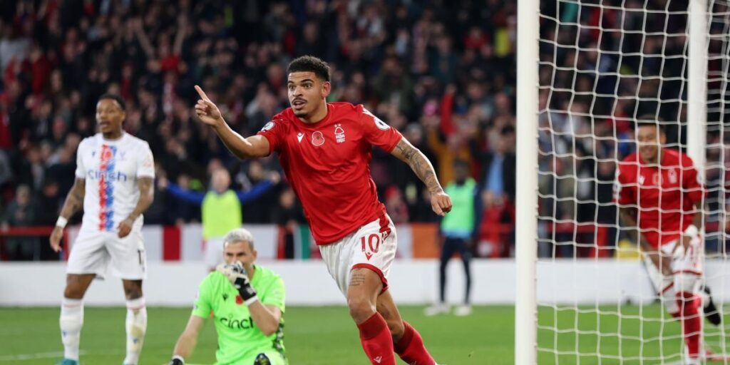El Nottingham Forest se va al parón con una sonrisa