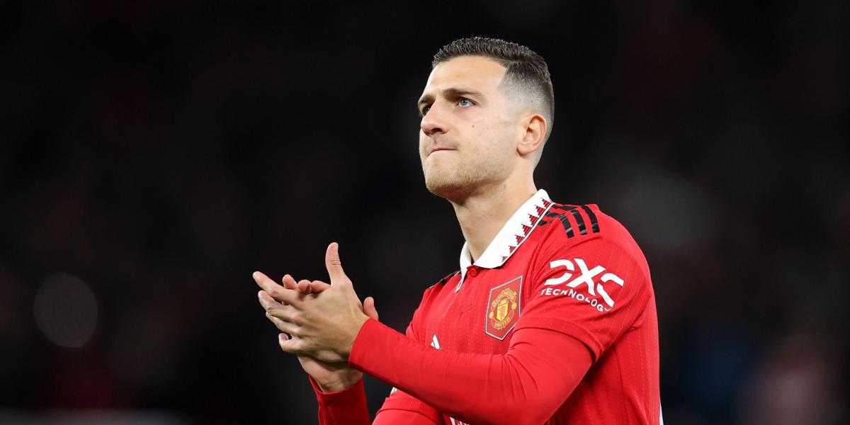 El United ya piensa en el relevo de Dalot, en la agenda del Barça