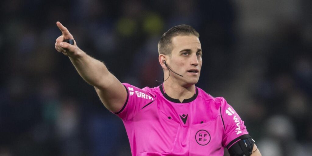 El árbitro Alberola Rojas ya puede volver a pitar