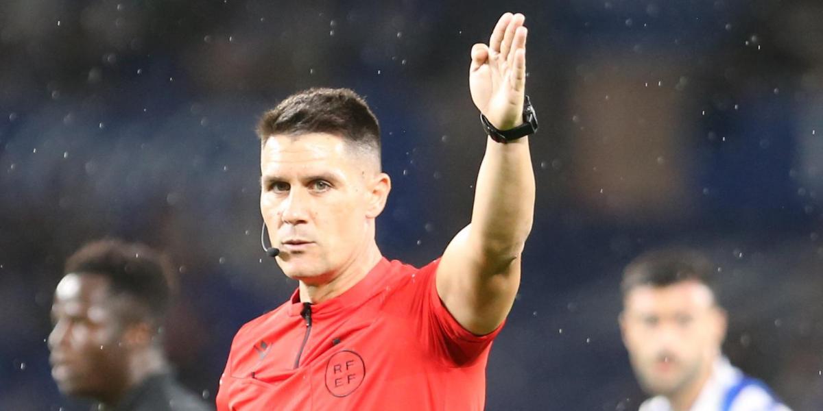 El árbitro refleja en el acta la demora en comenzar el segundo tiempo