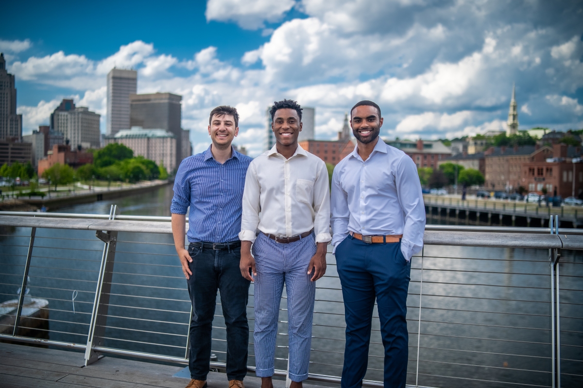 El trío de graduados de la Universidad de Brown piensa que el cuidado de ancianos necesita ayuda con los datos