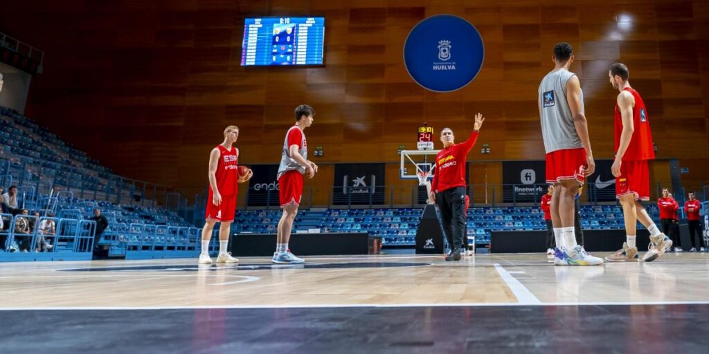 España busca sellar el billete para el Mundial con una victoria en Huelva