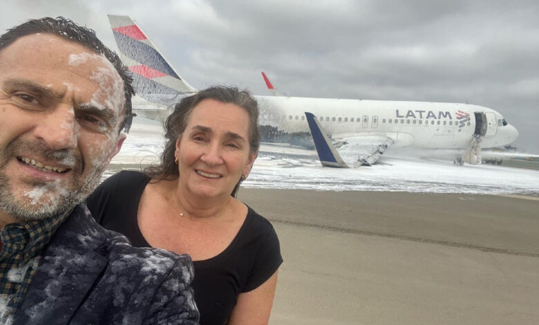 Esta 'selfie' generó polémica después del choque entre avión y camión de bomberos en Perú | Video