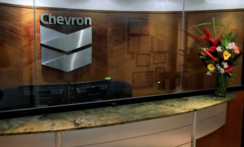 Estados Unidos autoriza a Chevron a operar en Venezuela ante el diálogo de Maduro con la oposición