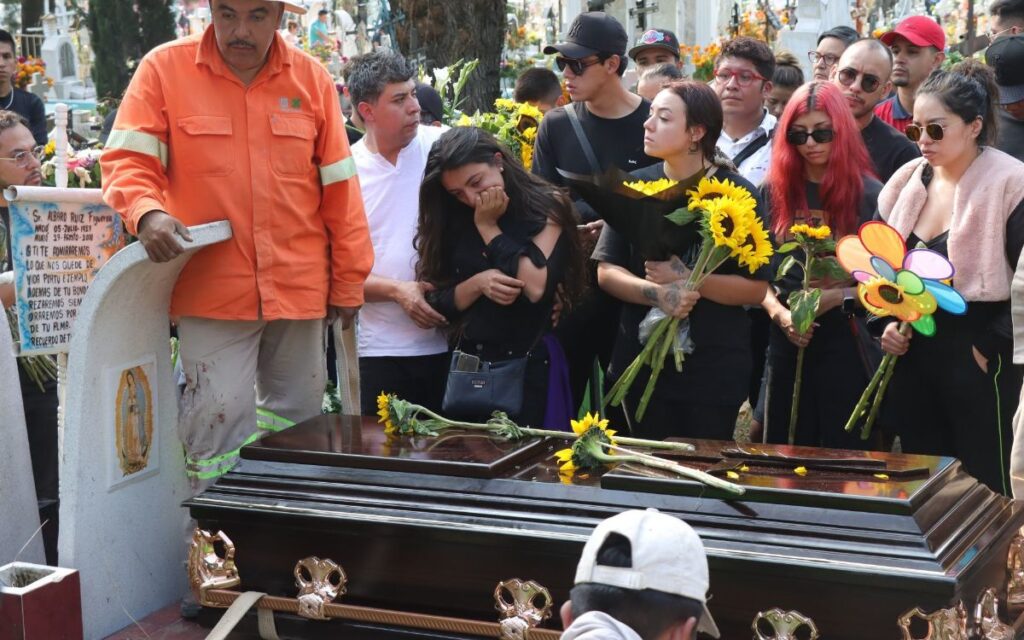 Exigen justicia en el último adiós a Ariadna Fernanda