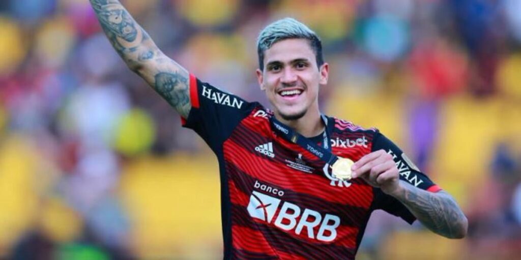 Festeja su convocatoria para el Mundial con una petición de matrimonio