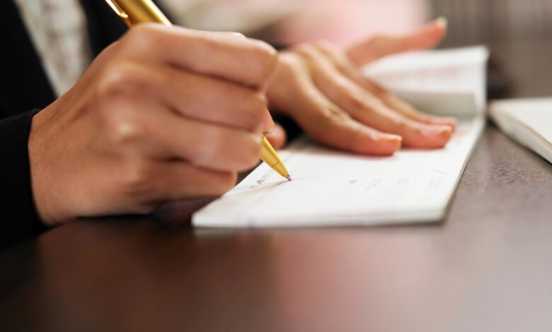 Fintecture quiere reemplazar los cheques en papel o las transferencias manuales por pagos B2B
