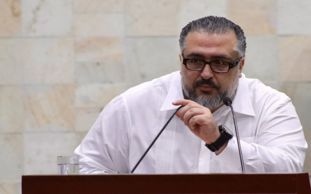 Fiscalía de Oaxaca analiza consignar a ocho notarios vinculados con el 'cártel del despojo'