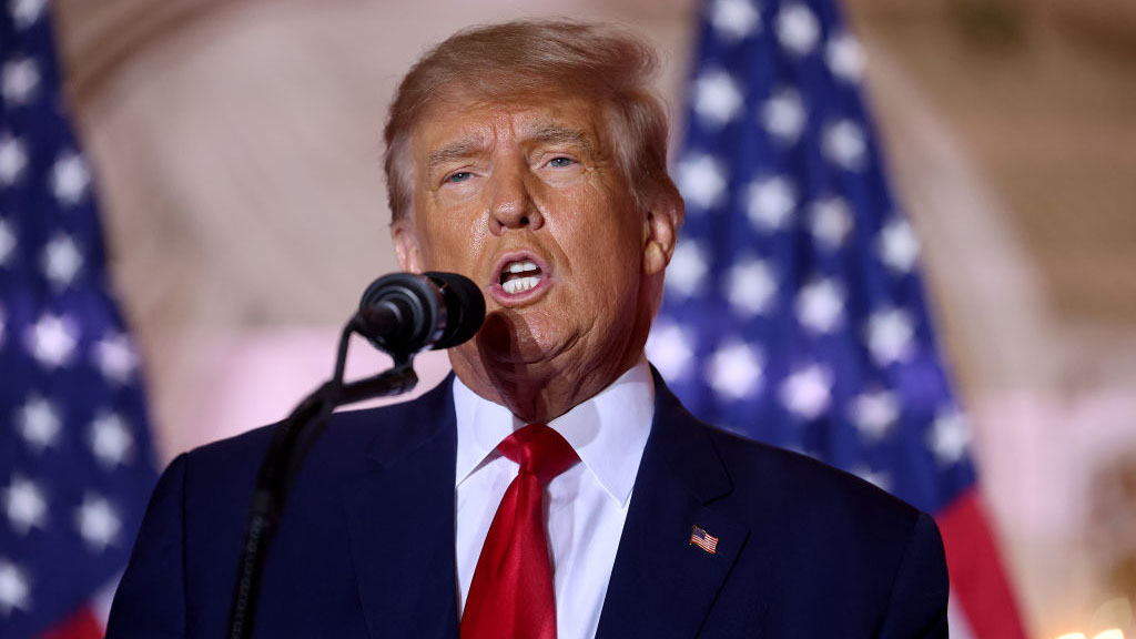 Garland nombra a fiscal especial para que supervise investigaciones contra Trump