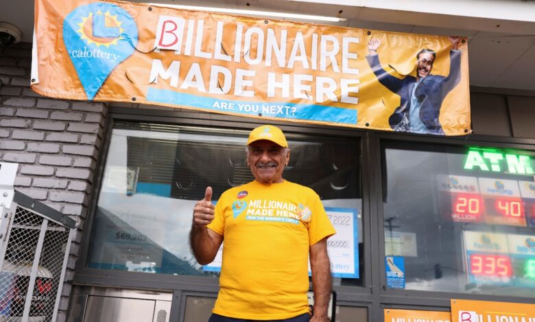 Gasolinero se lleva un millón de dólares por vender boleto ganador de Powerball