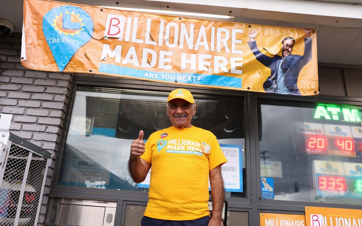 Gasolinero se lleva un millón de dólares por vender boleto ganador de Powerball