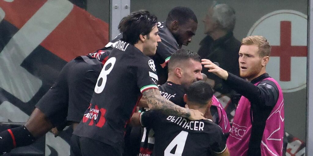 Giroud, con un doblete, lleva al Milan a octavos