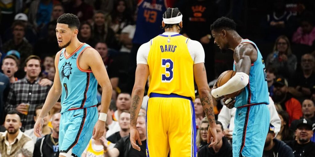 Golpe de realidad con historia y polémica para los Lakers