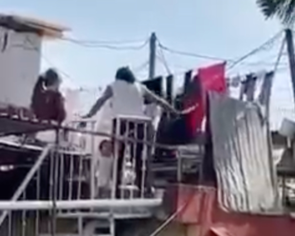 Golpean a niña de 2 años por perder mil 500 pesos| Video