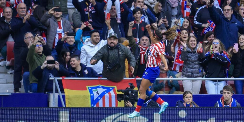 Hasta la ola se vio en la reapertura del Metropolitano