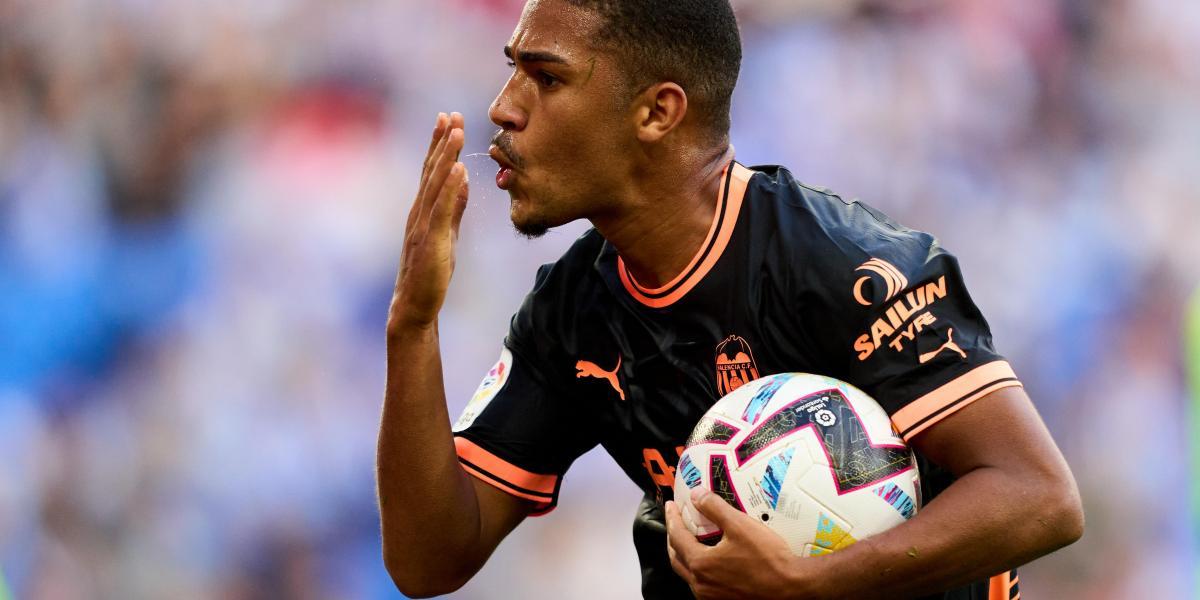 Horario y dónde ver por TV el Valencia - Real Betis de LaLiga Santander