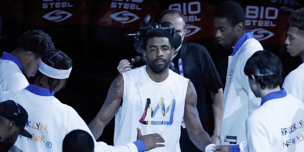 Irving es aclamado en su regreso y Simmons hace volar a los Nets ante Aldama