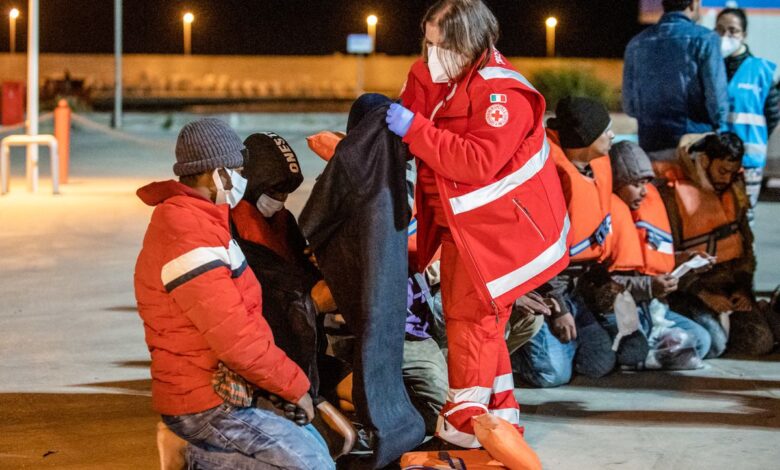 Italia rescata a 500 migrantes a bordo de un pesquero
