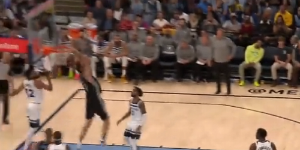 Ja Morant mete este pase... y así finaliza Aldama. ¡Nivelazo!