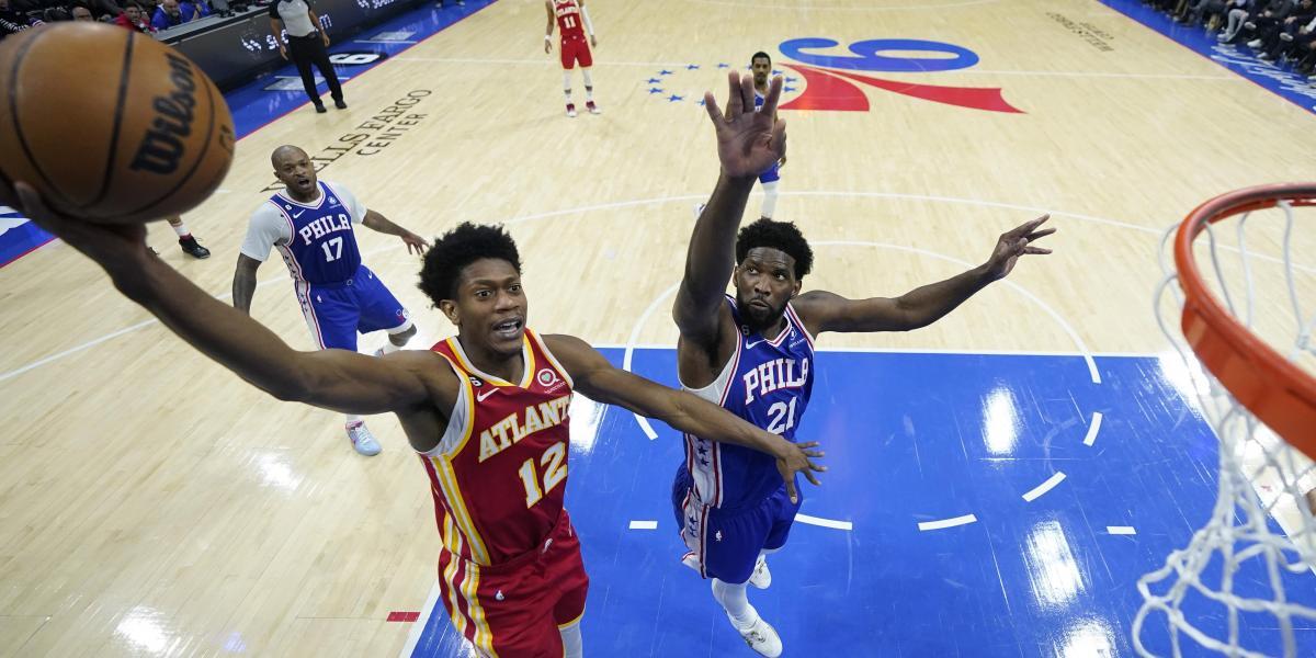 Joel Embiid vuelve a lo grande