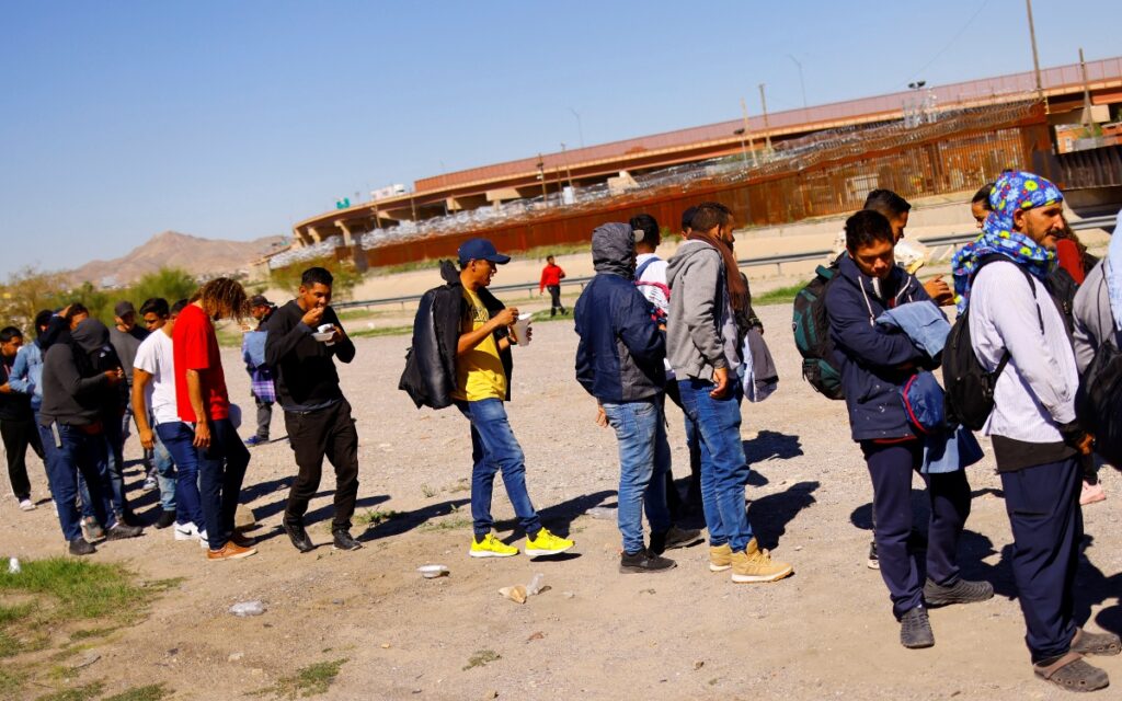 Juez frena T42 en Estados Unidos para expulsar a migrantes