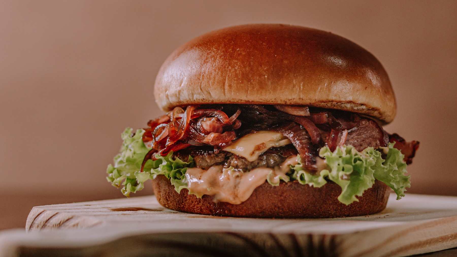 La hamburguesa con sabor a paella que tienes que probar antes de esta fecha