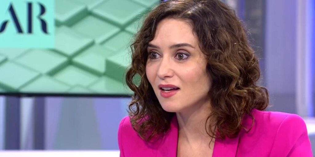 La increíble reacción de Ayuso al perreo de Anitta: "Yo no hago eso, no me pega"