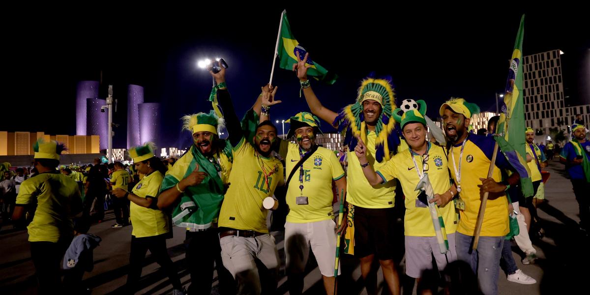 La marea amarilla inunda el metro y el estadio de Lusail en el debut de Brasil