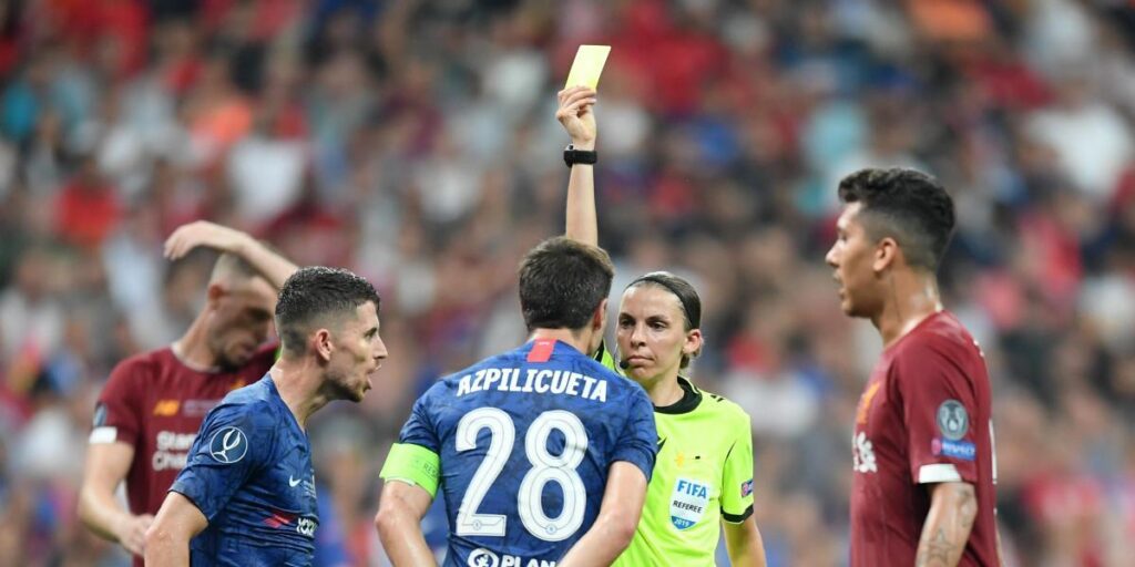 La meteórica carrera de Frappart, la primera mujer en arbitrar al Madrid