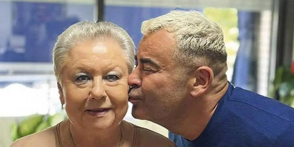 La sentencia de Mari, madre de Jorge Javier Vázquez, al leer el nuevo libro de su hijo