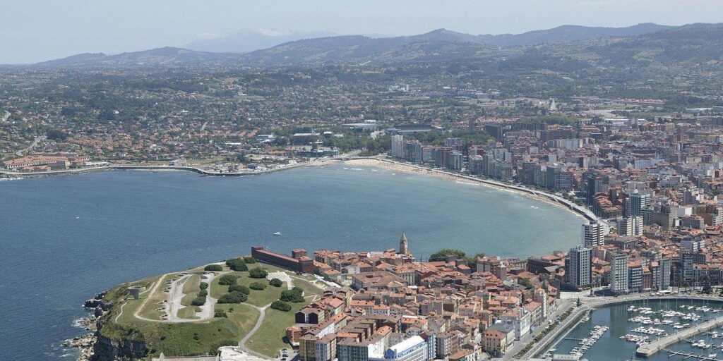 Las 10 ciudades que más utilizaron 'videochat' en Tinder este 2022