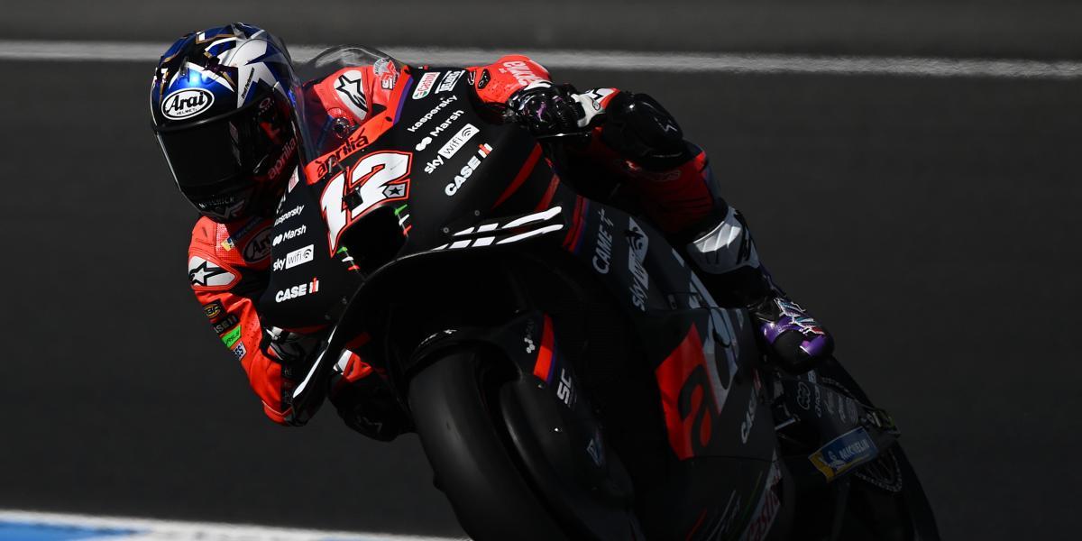 Las Aprilia, al frente del test de Cheste antes de la parada para comer