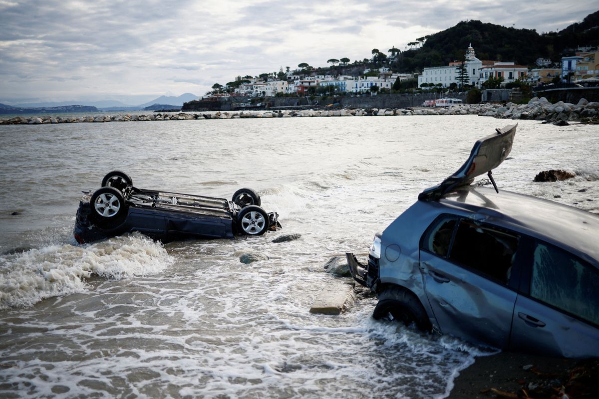 Las autoridades elevan a ocho los muertos por el corrimiento de tierra en la isla italiana de Ischia