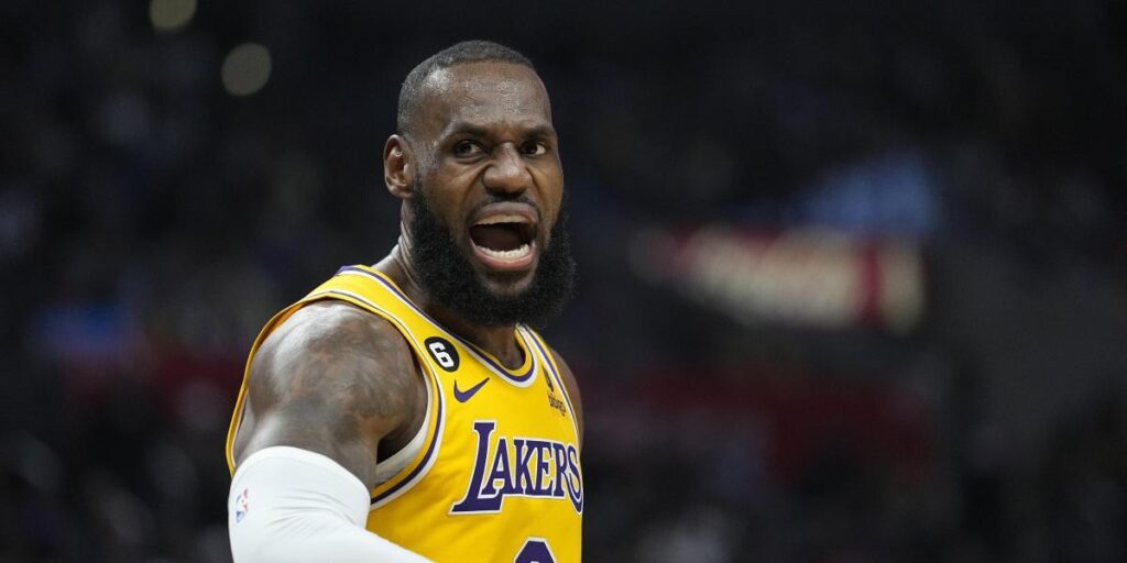 LeBron James: "He sentido como un espasmo o un tirón en la ingle"