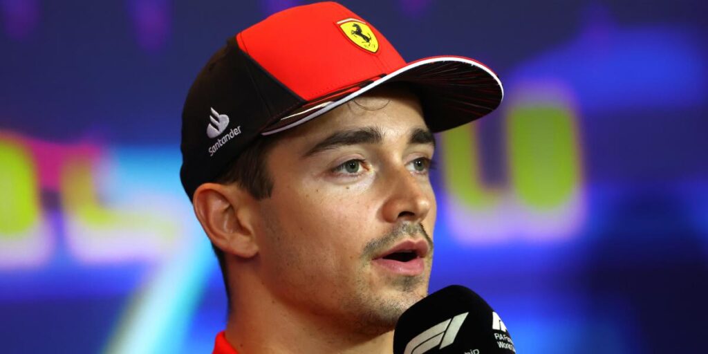 Leclerc, sobre Binotto: "La gente olvida de dónde venimos"