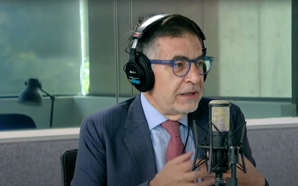 Ley notarial de Oaxaca no contempla dispensas para dar patente, advierte notario Castañeda