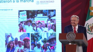 López Obrador critica las expresiones clasistas y racistas en la marcha contra su reforma electoral