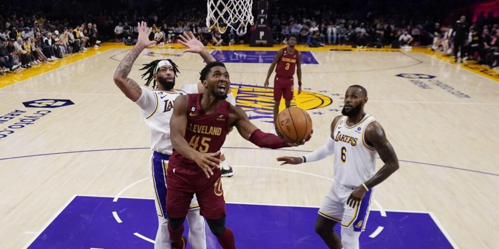 Los Lakers siguen cavándose su propia tumba
