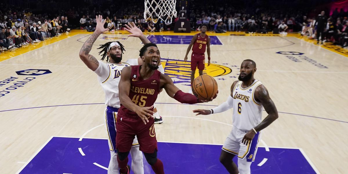 Los Lakers siguen cavándose su propia tumba